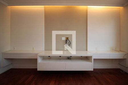Apartamento à venda com 334m², 4 quartos e 6 vagas Apartamento à venda com 334m², 4 quartos e 6 vagasSala de TV