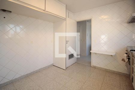 Apartamento à venda com 334m², 4 quartos e 6 vagas Apartamento à venda com 334m², 4 quartos e 6 vagasCozinha