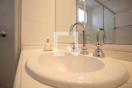 Apartamento à venda com 334m², 4 quartos e 6 vagas Apartamento à venda com 334m², 4 quartos e 6 vagasBanheiro da Suíte 2