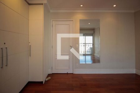 Apartamento à venda com 334m², 4 quartos e 6 vagas Apartamento à venda com 334m², 4 quartos e 6 vagasSuíte 2