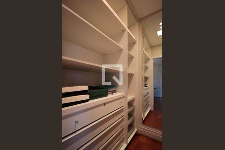 Apartamento à venda com 334m², 4 quartos e 6 vagas Apartamento à venda com 334m², 4 quartos e 6 vagasCloset da suíte 1