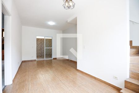 Sala  de casa de condomínio para alugar com 3 quartos, 72m² em Paisagem Renoir, Cotia