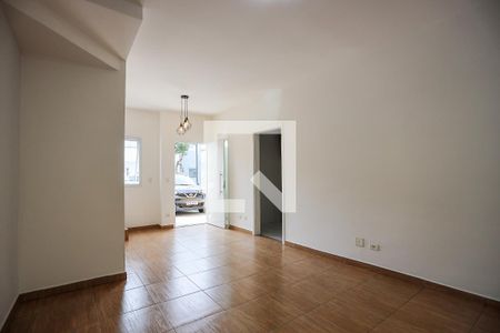 Sala  de casa de condomínio para alugar com 3 quartos, 72m² em Paisagem Renoir, Cotia