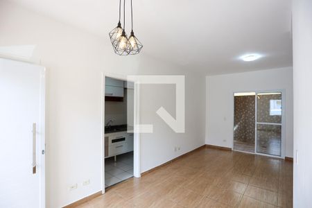 Sala  de casa de condomínio para alugar com 3 quartos, 72m² em Paisagem Renoir, Cotia