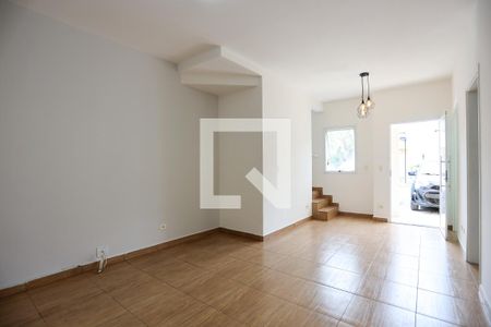 Sala  de casa de condomínio para alugar com 3 quartos, 72m² em Paisagem Renoir, Cotia