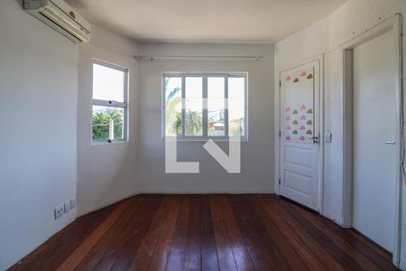 Casa de condomínio à venda com 520m², 5 quartos e 3 vagas Casa de condomínio à venda com 520m², 5 quartos e 3 vagasSuíte 3