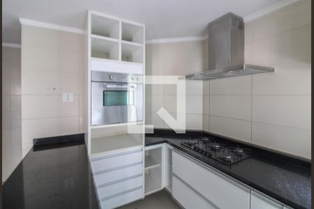Casa de condomínio à venda com 520m², 5 quartos e 3 vagas Casa de condomínio à venda com 520m², 5 quartos e 3 vagasCozinha