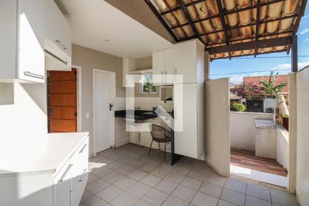 Casa de condomínio à venda com 520m², 5 quartos e 3 vagas Casa de condomínio à venda com 520m², 5 quartos e 3 vagasÁrea de Serviço