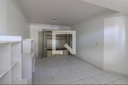 Casa de condomínio à venda com 520m², 5 quartos e 3 vagas Casa de condomínio à venda com 520m², 5 quartos e 3 vagasPorão - Salão 2