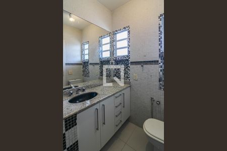 Casa de condomínio à venda com 520m², 5 quartos e 3 vagas Casa de condomínio à venda com 520m², 5 quartos e 3 vagasSuíte 2 - Banheiro