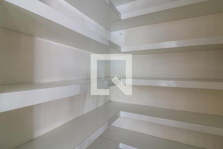 Casa de condomínio à venda com 520m², 5 quartos e 3 vagas Casa de condomínio à venda com 520m², 5 quartos e 3 vagasCozinha - Despensa