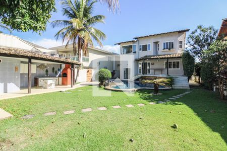 Casa de condomínio à venda com 520m², 5 quartos e 3 vagas Casa de condomínio à venda com 520m², 5 quartos e 3 vagasÁrea externa