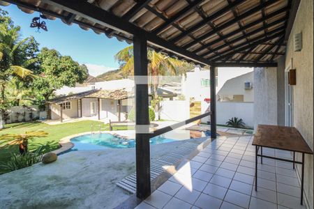 Casa de condomínio à venda com 520m², 5 quartos e 3 vagas Casa de condomínio à venda com 520m², 5 quartos e 3 vagasÁrea externa - Varanda