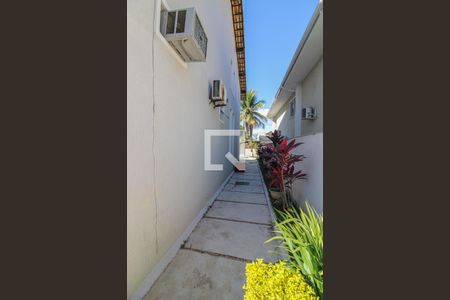 Casa de condomínio à venda com 520m², 5 quartos e 3 vagas Casa de condomínio à venda com 520m², 5 quartos e 3 vagasÁrea externa - Lateral da casa