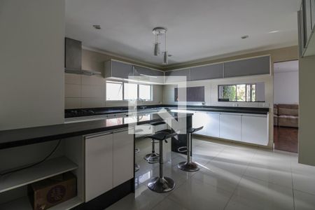 Casa de condomínio à venda com 520m², 5 quartos e 3 vagas Casa de condomínio à venda com 520m², 5 quartos e 3 vagasCozinha