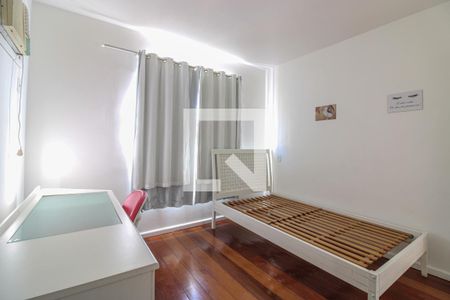 Casa de condomínio à venda com 520m², 5 quartos e 3 vagas Casa de condomínio à venda com 520m², 5 quartos e 3 vagasSuíte 4