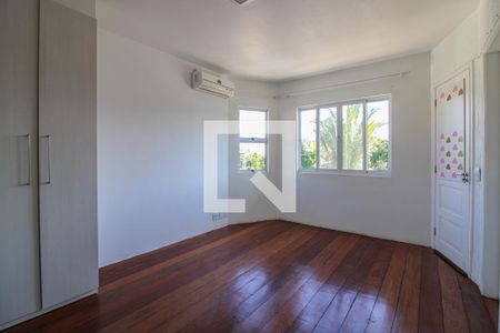 Casa de condomínio à venda com 520m², 5 quartos e 3 vagas Casa de condomínio à venda com 520m², 5 quartos e 3 vagasSuíte 3