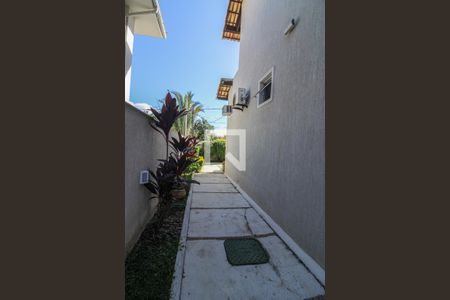 Casa de condomínio à venda com 520m², 5 quartos e 3 vagas Casa de condomínio à venda com 520m², 5 quartos e 3 vagasÁrea externa - Lateral da casa