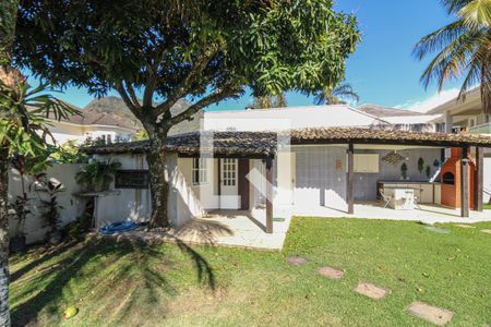 Casa de condomínio à venda com 520m², 5 quartos e 3 vagas Casa de condomínio à venda com 520m², 5 quartos e 3 vagasEdícula e Área Gourmet