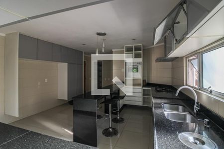 Casa de condomínio à venda com 520m², 5 quartos e 3 vagas Casa de condomínio à venda com 520m², 5 quartos e 3 vagasCozinha