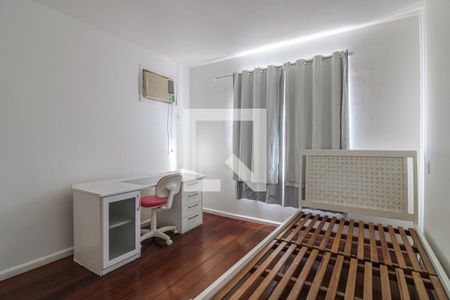 Casa de condomínio à venda com 520m², 5 quartos e 3 vagas Casa de condomínio à venda com 520m², 5 quartos e 3 vagasSuíte 4