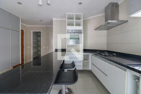 Casa de condomínio à venda com 520m², 5 quartos e 3 vagas Casa de condomínio à venda com 520m², 5 quartos e 3 vagasCozinha