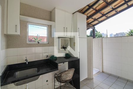 Casa de condomínio à venda com 520m², 5 quartos e 3 vagas Casa de condomínio à venda com 520m², 5 quartos e 3 vagasÁrea de Serviço