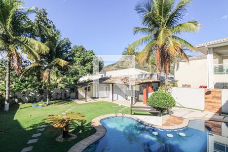 Casa de condomínio à venda com 520m², 5 quartos e 3 vagas Casa de condomínio à venda com 520m², 5 quartos e 3 vagasÁrea externa - Piscina
