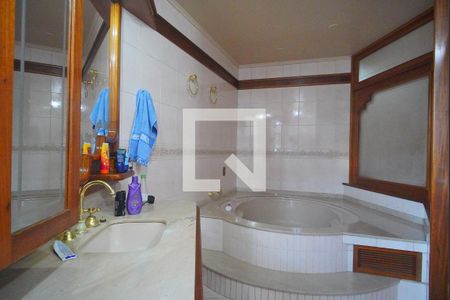 Casa à venda com 420m², 4 quartos e 3 vagasBanheiro da Suíte