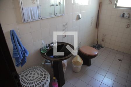 Casa à venda com 220m², 3 quartos e 6 vagasBanheiro 1