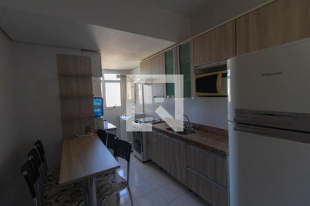 Apartamento à venda com 200m², 3 quartos e 2 vagas Apartamento à venda com 200m², 3 quartos e 2 vagasCozinha e Área de Serviço