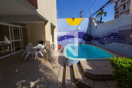 Apartamento à venda com 200m², 3 quartos e 2 vagas Apartamento à venda com 200m², 3 quartos e 2 vagasÁrea comum - Piscina