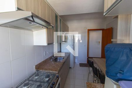 Apartamento à venda com 200m², 3 quartos e 2 vagas Apartamento à venda com 200m², 3 quartos e 2 vagasCozinha e Área de Serviço