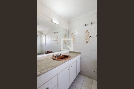 Apartamento à venda com 131m², 3 quartos e 2 vagas Apartamento à venda com 131m², 3 quartos e 2 vagasBanheiro da suíte