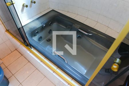 Casa à venda com 232m², 3 quartos e 3 vagas Casa à venda com 232m², 3 quartos e 3 vagasBanheiro