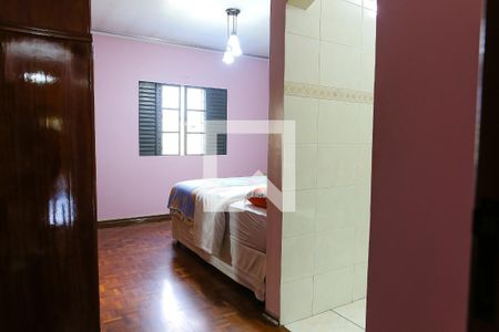 Casa à venda com 232m², 3 quartos e 3 vagas Casa à venda com 232m², 3 quartos e 3 vagasQuarto 2