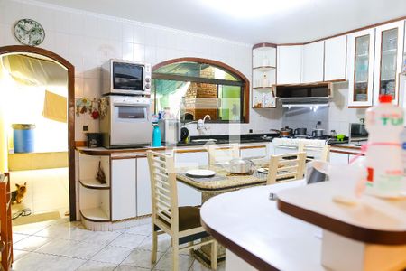 Casa à venda com 232m², 3 quartos e 3 vagas Casa à venda com 232m², 3 quartos e 3 vagasCozinha