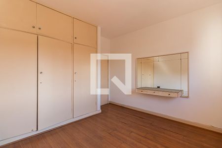 Casa à venda com 304m², 5 quartos e 3 vagasCasa 1 - Quarto 3