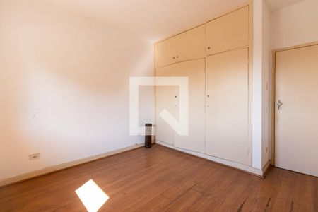 Casa à venda com 304m², 5 quartos e 3 vagasCasa 1 - Quarto 3