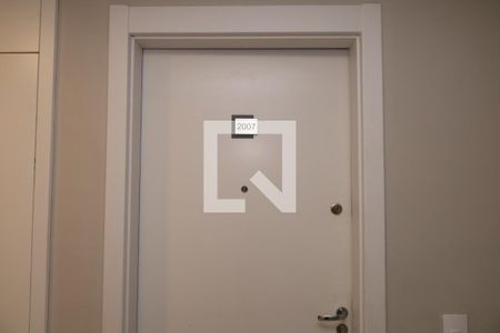 Apartamento à venda com 35m², 2 quartos e sem vagaÁrea comum - Saguão do andar - Porta do apartamento