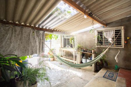 Casa à venda com 180m², 2 quartos e 1 vaga Casa à venda com 180m², 2 quartos e 1 vagaQuintal