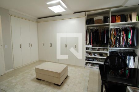 Casa de condomínio à venda com 240m², 3 quartos e 2 vagasQuarto 3 - Suíte