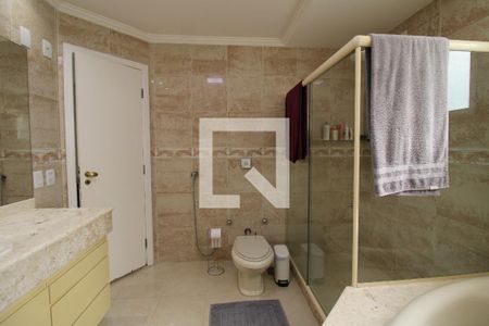 Casa de condomínio à venda com 240m², 3 quartos e 2 vagasBanheiro da Suíte