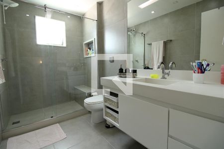 Casa de condomínio à venda com 240m², 3 quartos e 2 vagasBanheiro Social