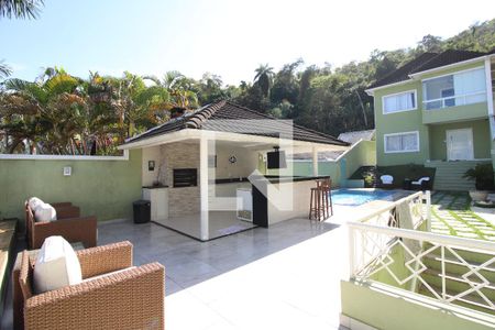 Casa de condomínio à venda com 240m², 3 quartos e 2 vagasÁrea Externa