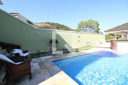 Casa de condomínio à venda com 240m², 3 quartos e 2 vagasÁrea Externa - Piscina
