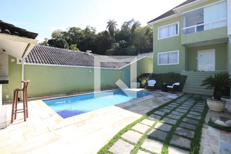 Casa de condomínio à venda com 240m², 3 quartos e 2 vagasÁrea Externa Frente