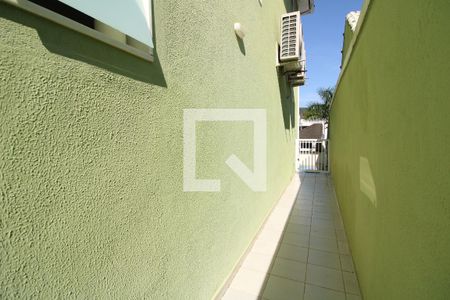 Casa de condomínio à venda com 240m², 3 quartos e 2 vagasCorredor Lateral