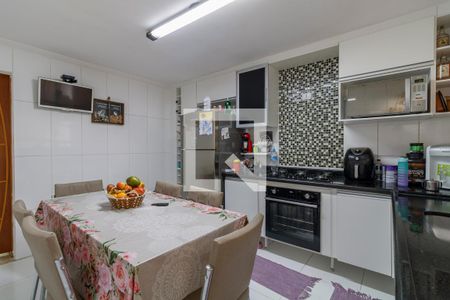 Casa à venda com 74m², 2 quartos e 1 vaga Casa à venda com 74m², 2 quartos e 1 vagaCozinha - Armários