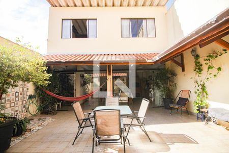 Casa à venda com 230m², 3 quartos e 3 vagasÁrea comum